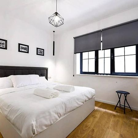 Lina -Tia Lovely New Bazaar Apartment Tirana Exterior photo