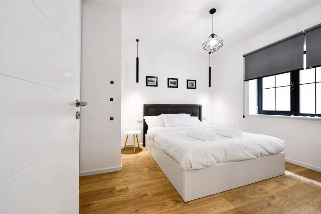 Lina -Tia Lovely New Bazaar Apartment Tirana Exterior photo