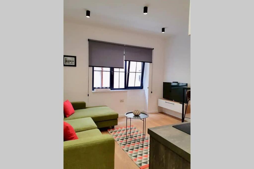 Lina -Tia Lovely New Bazaar Apartment Tirana Exterior photo